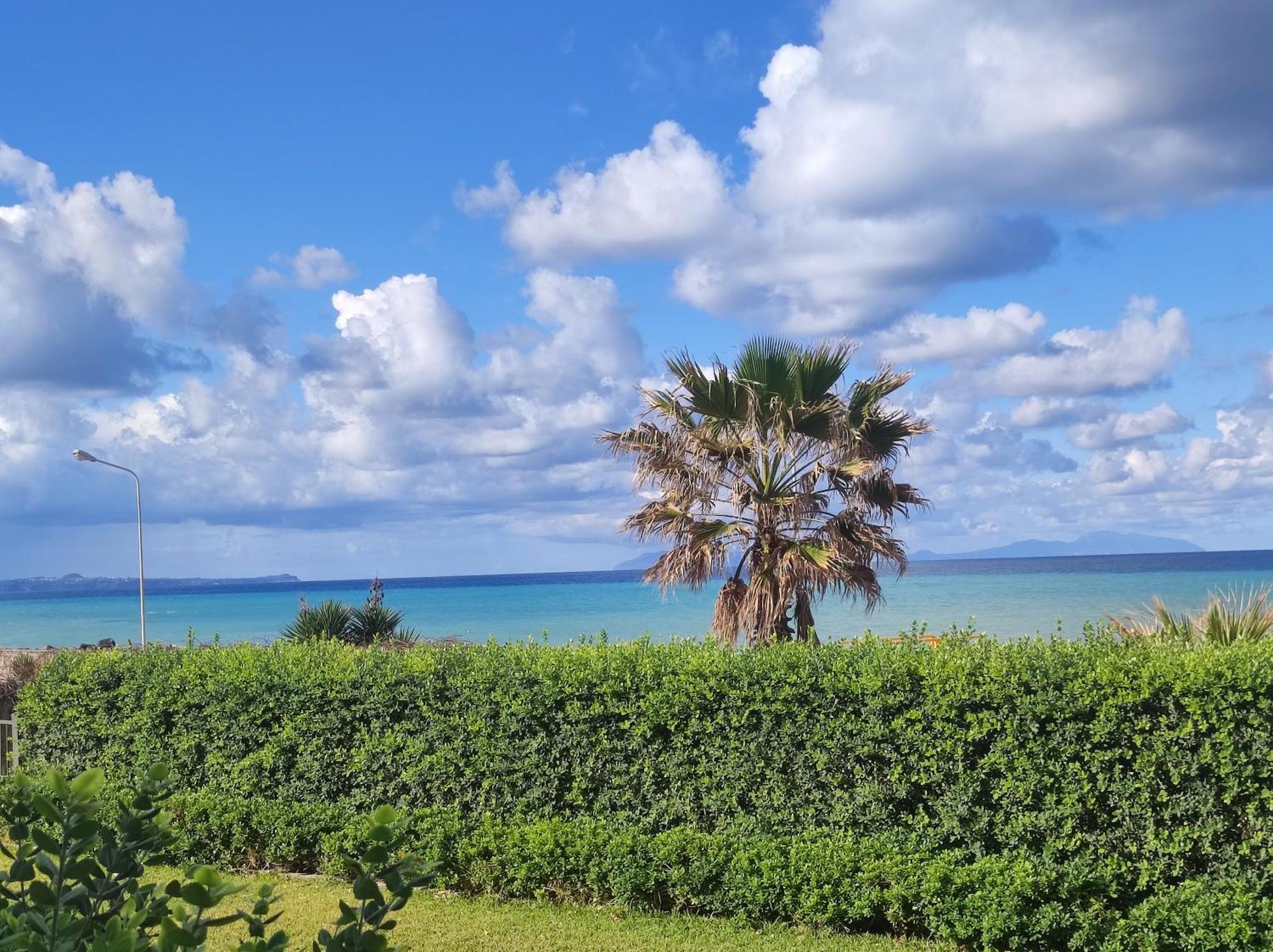 Appartamenti Vacanze Villa Meo Villafranca Tirrena Eksteriør bilde