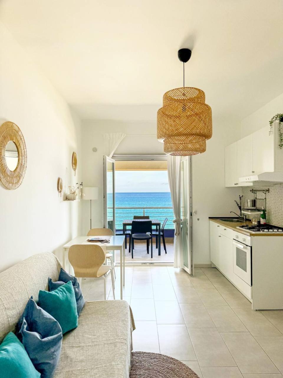 Appartamenti Vacanze Villa Meo Villafranca Tirrena Eksteriør bilde